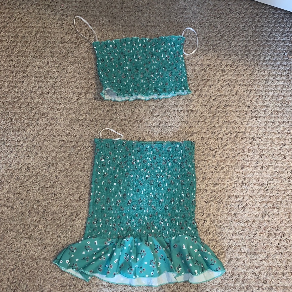 Set - Picture 2 of 4